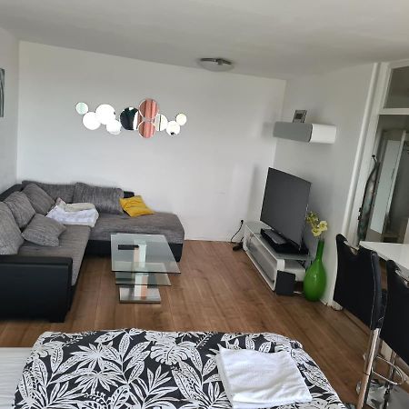 Sehr Schoene Drei Zimmer Deluex Wohnung In ジンデルフィンゲン エクステリア 写真