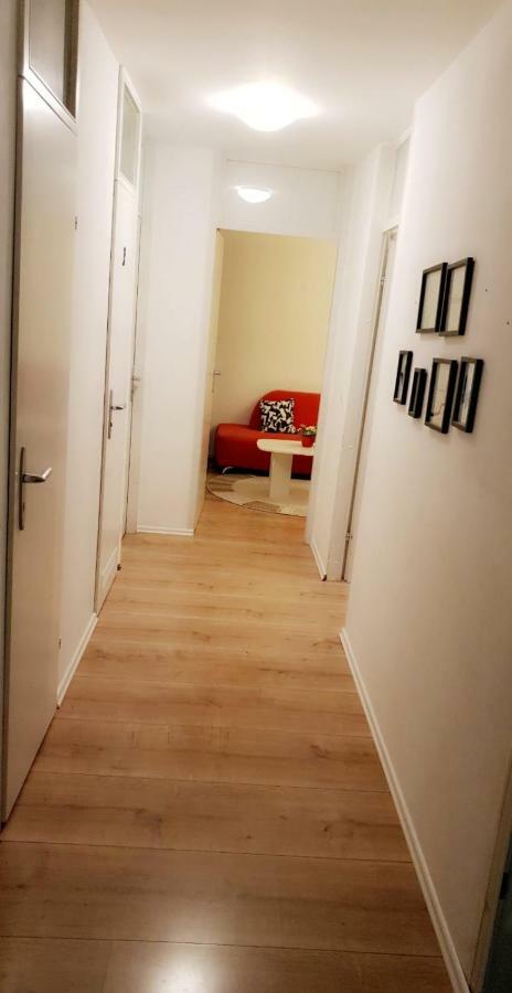 Sehr Schoene Drei Zimmer Deluex Wohnung In ジンデルフィンゲン エクステリア 写真